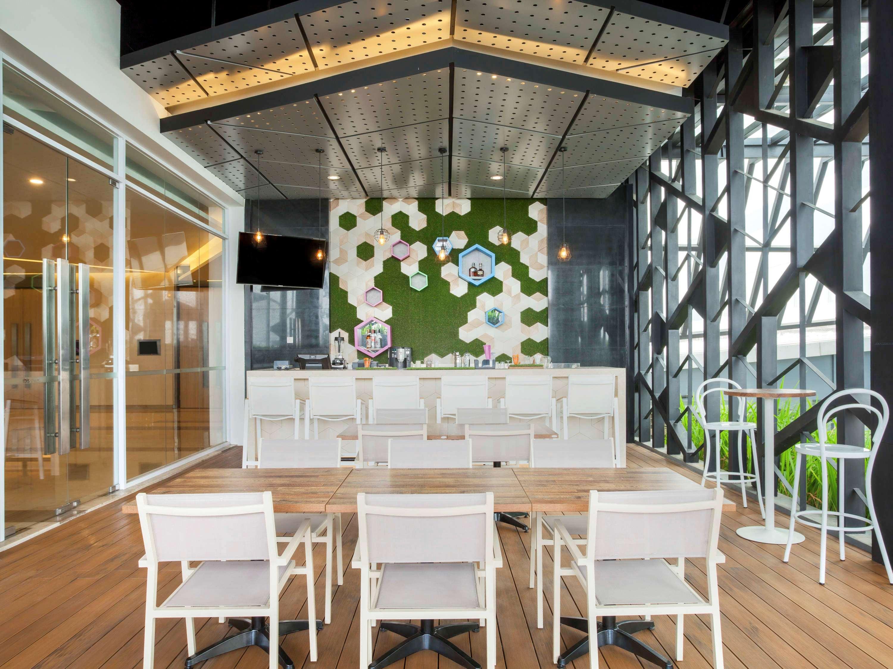 Ibis Styles Jakarta Sunter Extérieur photo