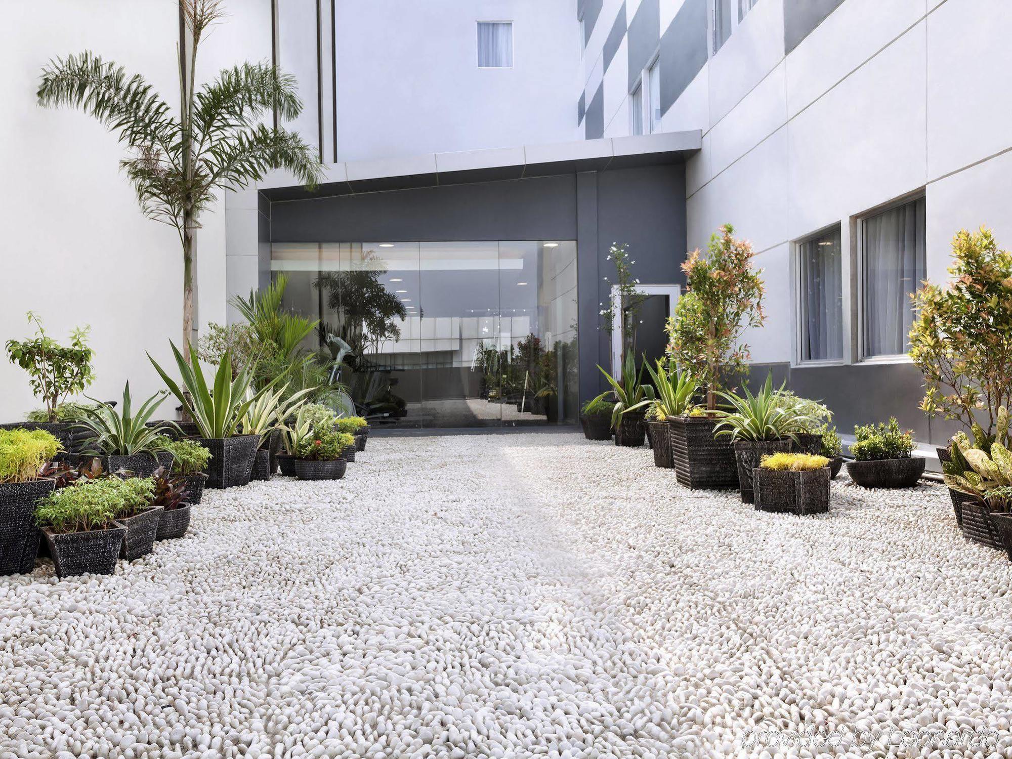 Ibis Styles Jakarta Sunter Extérieur photo