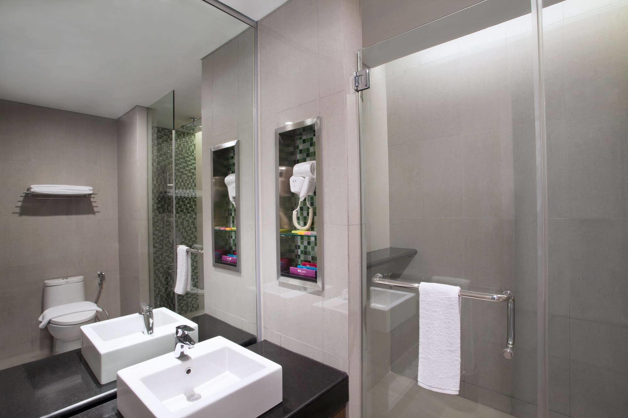 Ibis Styles Jakarta Sunter Extérieur photo